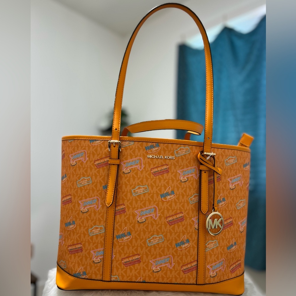 •NWT•MICHAEL KORS Jet Set Large Printed Signature Logo Tote Bag